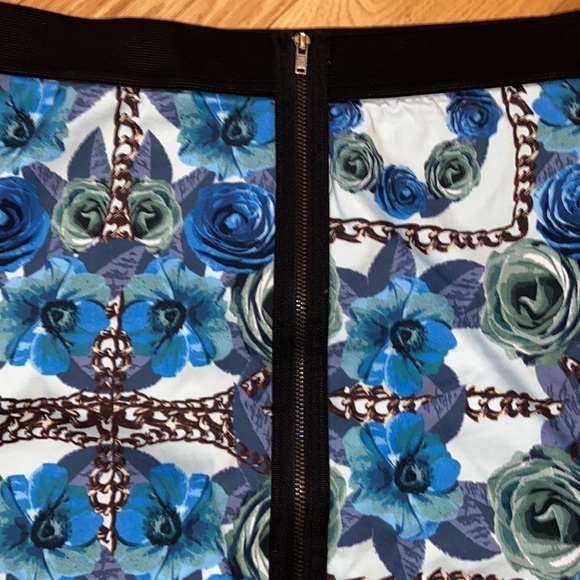 ASOS pencil skirt with full zip back, Lined, size 8, great condition - Picture 4 of 6